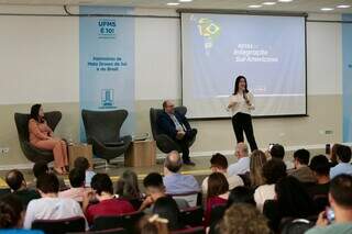 Palestra foi ministrada nesta sexta-feira (13), para integrantes da academia científica (Foto: Álvaro Herculano, Agência de Comunicação Social e Científica da UFMS)