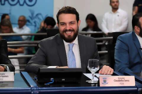 Claudinho apresenta atestado psiquiátrico de 30 dias e vai para fila do INSS