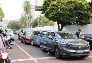 Engavetamento com os quatro veículos envolvidos (Foto: Osmar Veiga)