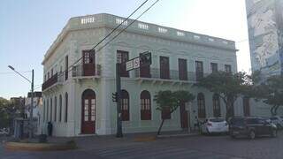 Fachada do prédio da antiga Prefeitura de Corumbá, que também pode ser fotografado pelos participantes (Foto: Lauzie Mohamed)