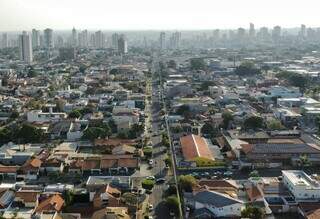 Região da Capital que mostra, em primeiro plano, imóveis do tipo horizontal e prédios ao fundo (Foto: Osmar Veiga)