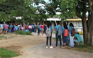 Estudantes em pátio de escola municipal em Corumbá (Foto: Gisele Ribeiro/Prefeitura de Corumbá)