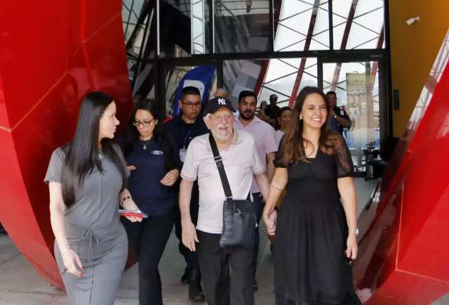 Com esposa trabalhando na Capital, Carlos Alberto visita Bioparque