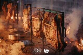 Opções para quem gosta de carne não deixaram as tradicionais de fora. (Foto: Vaca Azul)