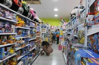 Corredor de loja de brinquedos em Campo Grande (Foto: Paulo Francis)