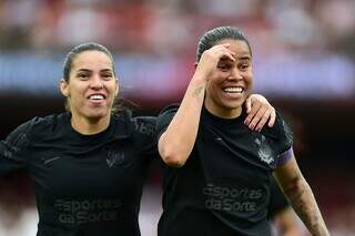 Millene e Vic comemoram gol do Corinthians (Foto: CBF/Divulgação)