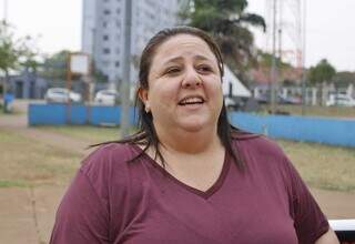 Patrícia levou os filhos para praticar esportes no Parque do Sóter (Foto: Paulo Francis)