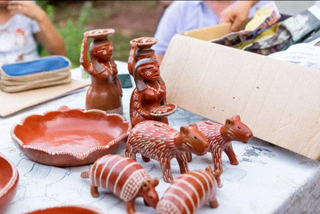 Artesanatos produzindos por comunidades indígenas. (Foto: Camila Vilar)