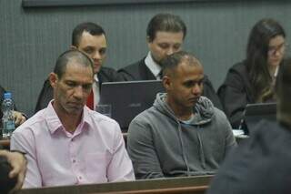 Marcelo Rios e Rafael Atunes, réus pelo homicídio, durante o julgamento (Foto: Paulo Francis)