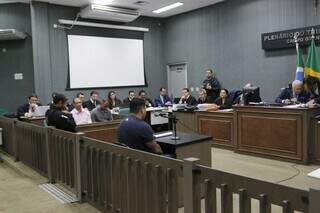 Giancarlos de Araújo e Silva, investigador da Polícia Civil, durante depoimento nesta segunda-feira, no Tribunal do Júri (Foto: Paulo Francis)