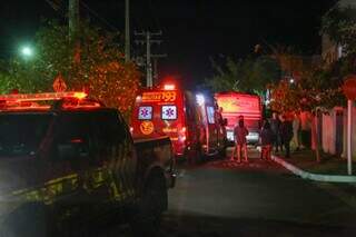 Viaturas do Corpo de Bombeiros Militar isolam o local do assalto. (Foto: Enryck Sena)