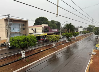 Asfalto molhado em Paraíso das Águas (Foto: O Correio News)