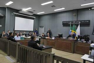 Everaldo Monteiro de Assis presta depoimento ao juiz Aluizio Pereira dos Santos (Foto: Paulo Francis)