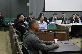 Rafael Antunes, ex-guarda civil, durante depoimento no segundo dia de júri (Foto: Paulo Francis)