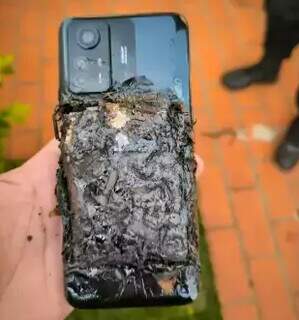 Celular danificado pelo investigado (Foto: divulgação / PF)