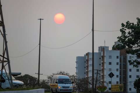 Fumaça das queimadas reaparece no céu de Campo Grande