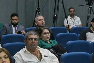 Cristiane de Almeida Coutinho na plateia do auditório do Tribunal do Júri nesta quarta-feira (18) (Foto: Paulo Francis)