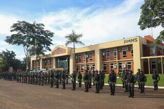 Policiais militares enfileirados durante a passagem de comando da PMMS em janeiro do ano passado (Foto: Arquivo/Paulo Francis)