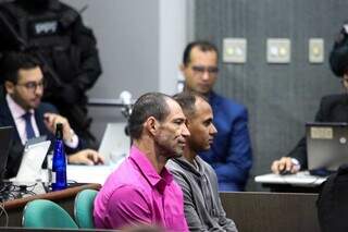 Marcelo Rios e Rafael Antunes sentados no banco dos réus durante acusação (Foto: Henrique Kawaminami)