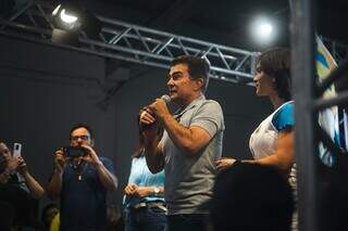 Marçal Filho ao microfone durante agenda política no dia 31 de agosto (Foto: Reprodução das redes sociais)