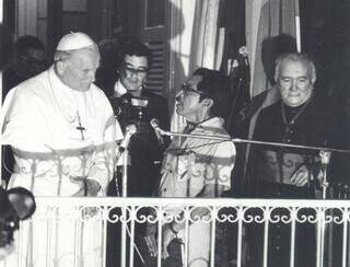 Marçal de Souza (ao centro) discursa para o papa João Paulo II, em Manaus, em 1980. (Foto: Paulo Suess/Cimi)