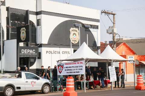 Policiais civis fazem &quot;greve&quot; para alcan&ccedil;ar 6&ordm; melhor sal&aacute;rio do Pa&iacute;s