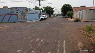 Rua de escola com a sinalização apagada, na tarde de quarta-feira (18). (Foto: Direto das Ruas)