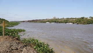 Rio Paraguai em Corumbá, já com nível abaixo da média em junho, segundo o Serviço Geológico do Brasil (Foto: Alex Machado)