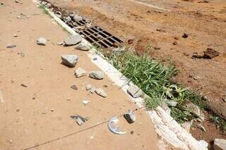 Placas de sinaliza&ccedil;&atilde;o de obras s&atilde;o destru&iacute;das na Av. Ernesto Geisel 