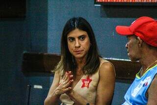 Camila Jara participa de reunião com atletas campo-grandenses na noite de sexta-feira (20). (Foto: Juliano Almeida)