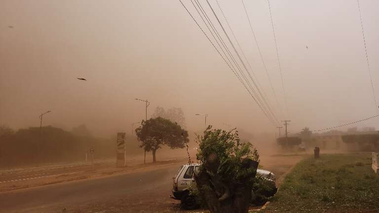 Tempestade de areia cobre Nova Andradina (Foto: Direto das Ruas)