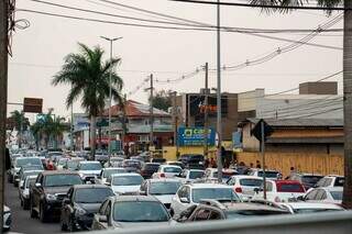 Congestionamento após acidente na Avenida Zahran (Foto: Juliano Almeida)