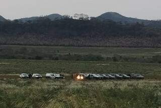 Viaturas da PM na área de conflito em Antônio João nesta semana (Foto: Cimi/Divulgação)