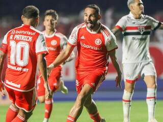 Thiago Maia comemora gol que ampliou o placar para o Colorado. (Foto: Ricardo Duarte/Internacional)