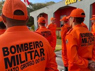 Em junho, bombeiros em formação começaram os testes de adaptação à nova farda (Foto: Divulgação)