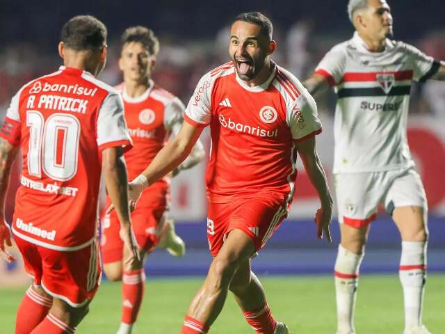 Internacional vira sobre o S&atilde;o Paulo e vence por 3 a 1 no Morumbi