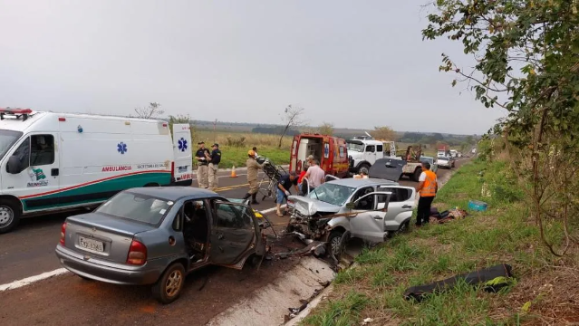 Tentativa de ultrapassagem indevida deixa um morto e cinco pessoas feridas 