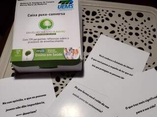 Jogo criado pela técnica de enfermagem é composto por uma caixa com 179 cartas (Foto: Divulgaçã/HU-UFGD)