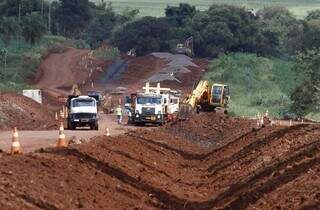 Obras na MS-278 que liga Fátima de Sul a Caarapó (Foto de capa: Edemir Rodrigues/Arquivo)