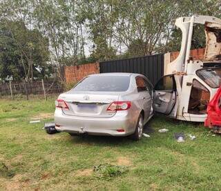 Carro da família foi recuperado no cemitério da cidade (Foto: Divulgação/ PCMS)