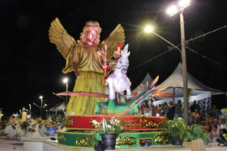 Carro alegórico de São Jorge foi um dos destaques da Deixa Falar, em 2024. (Foto: Paulo Francis)