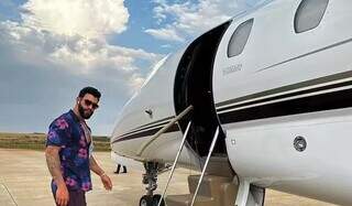 Gusttavo Lima e avião da sua frota particular, um deles foi apreendido. (Foto: Reprodução redes sociais)