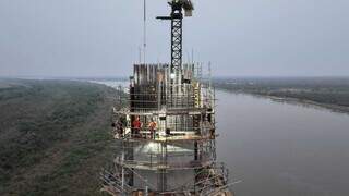 Obra da ponte começou no lado paraguaio, mas pilares já estão sendo levantados no lado de Murtinho (Fotos: Toninho Ruiz)