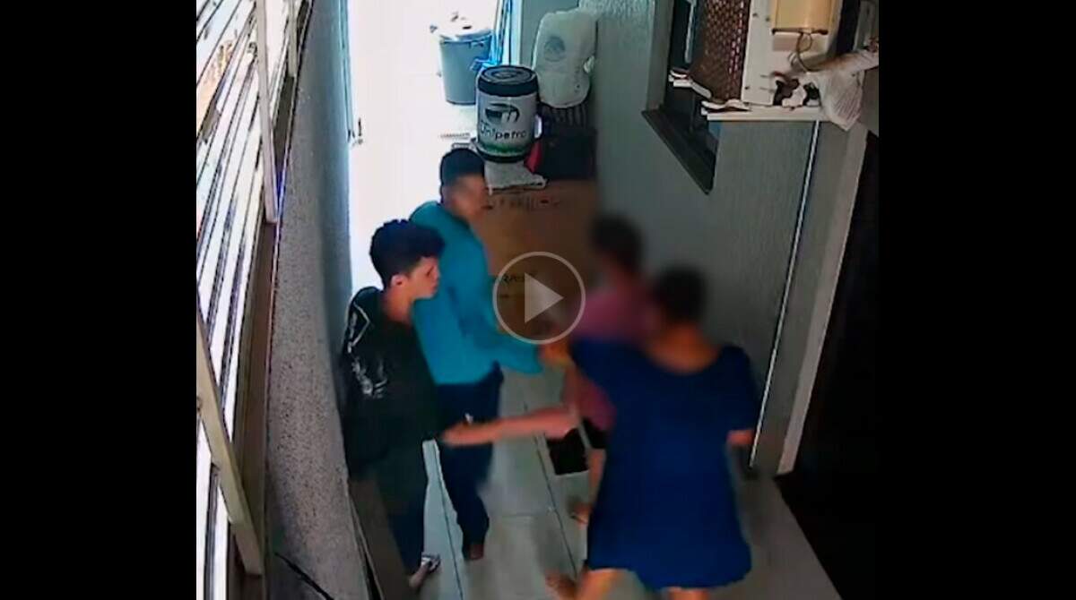Dupla faz roleta russa na cabeça de vítima e leva joias - Capital - Campo  Grande News