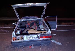 Carro onde os jovens seguiam (Foto: divulgação / Polícia Civil)