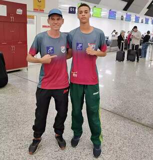 Professor Eder Vaz ao lado do atleta campo-grandense Paulo Henrique (Foto: Acervo Pessoal)  