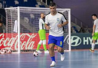 Ala Marcênio se aquecendo no Completo Esportivo, sede da Copa do Mundo (Foto: Leto Ribas/CBF)