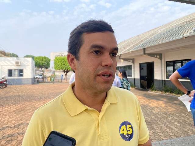 Beto visita distribuidora de bebidas e apresenta projeto para setor