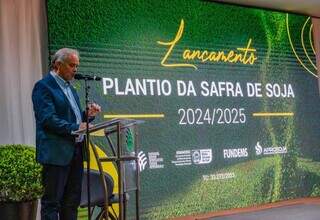 Presidente da Aprosoja-MS, Jorge Michelc, discursa no lançamento do plantio da soja 2024-25. (Foto: Divulgação)