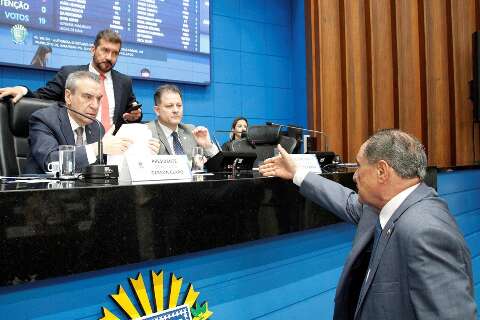 Mesmo discordando, deputados aprovam pedido de paz no campo